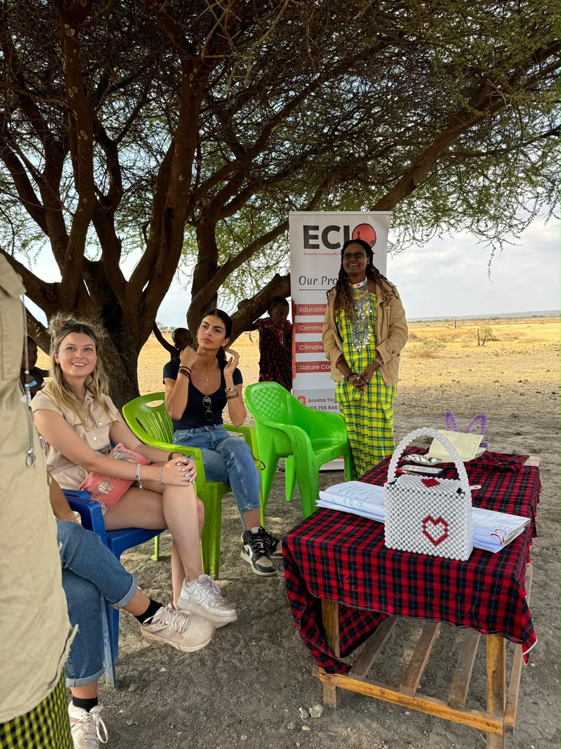 ECIO — a guest meeting the community during a visit — 1400×1800