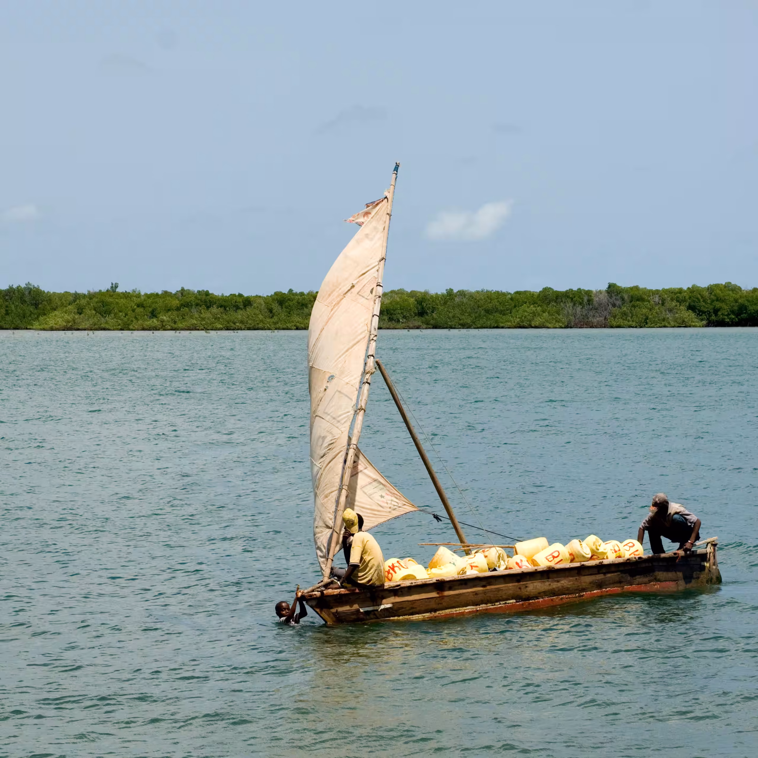 Dhow on the Zanzibar coast at dusk — 2400×1400